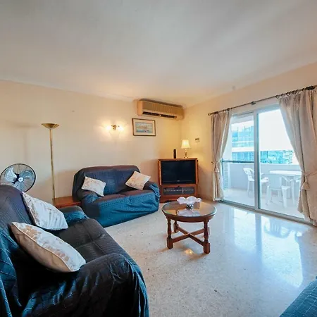 Sea View Overlooking St. George's Bay Appartement *